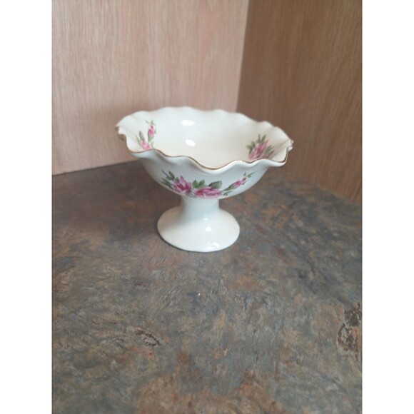 Vintage small porcelain pedestal Candy Dish - Picture 4 of 9